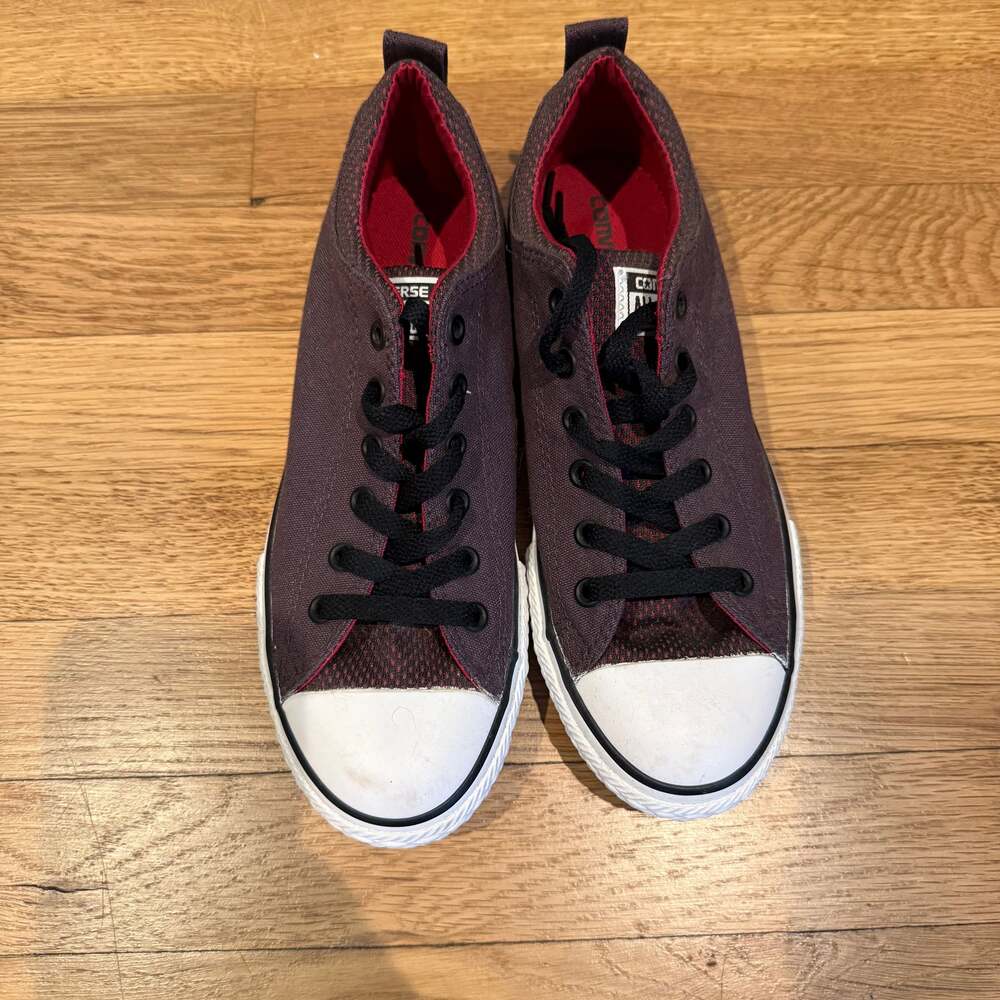 Converse Chuck Taylor All Star Sneakers Women’s US 5 / EU 37.5 Burgundy Black
